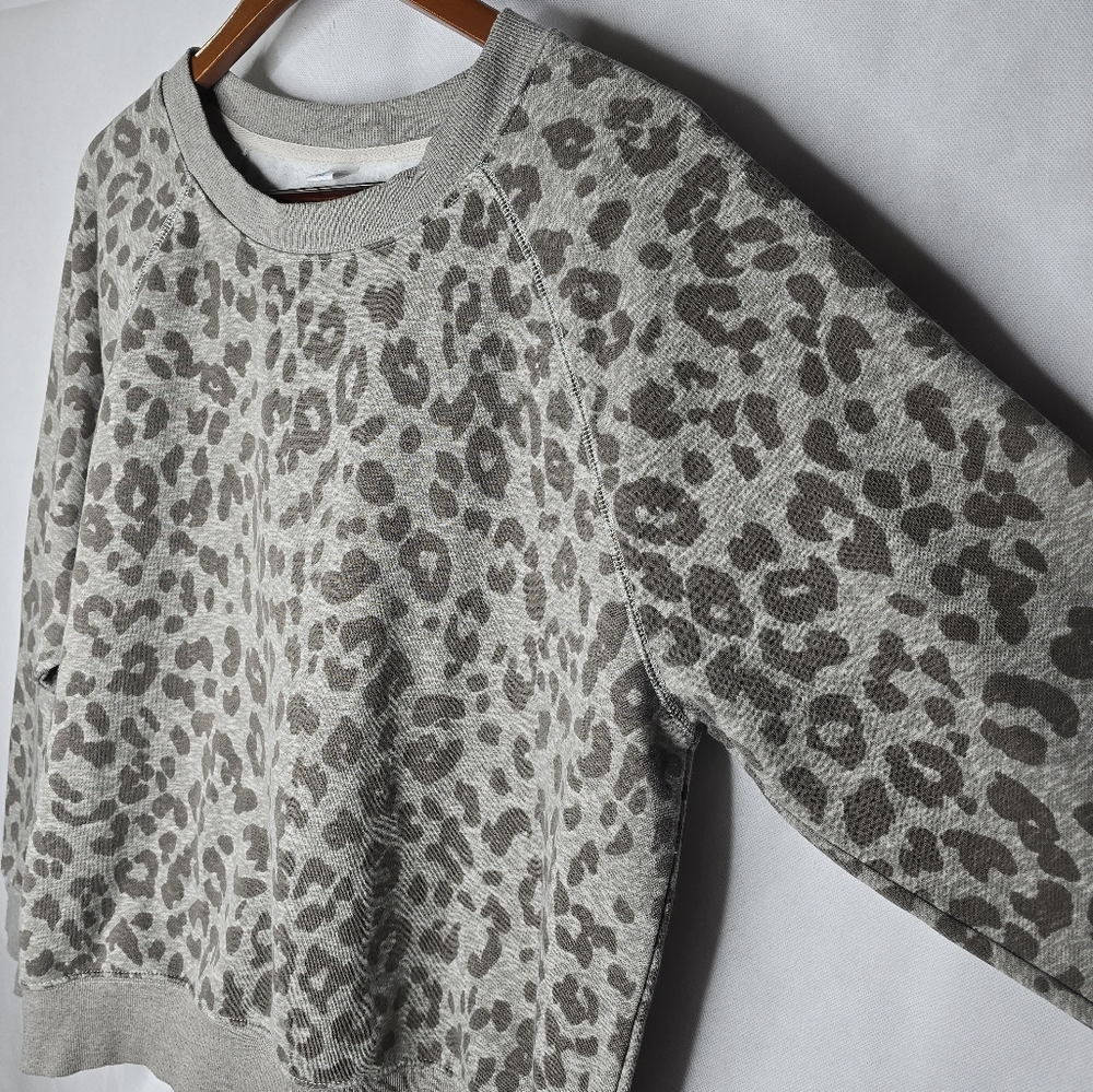 Old Navy Sweatshirt Gray Fleece Snow Leopard Long Sleeve Fleece Pullover XL - Picture 4 of 13